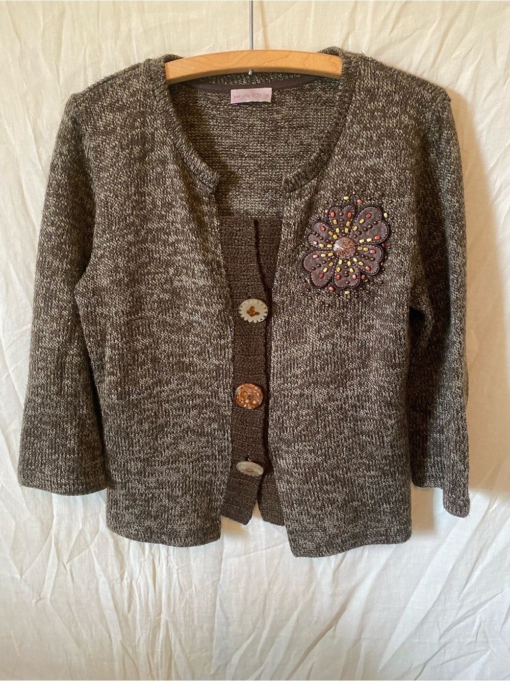 per una - marled brown knit cardigan jacket w/beautiful button and beaded flower